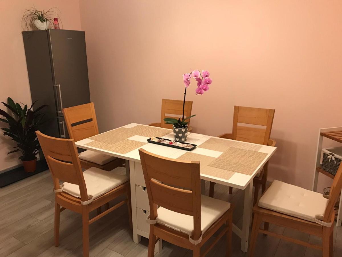 Gemutliche 3-Zimmer Wohnung Saal an der Donau Bagian luar foto