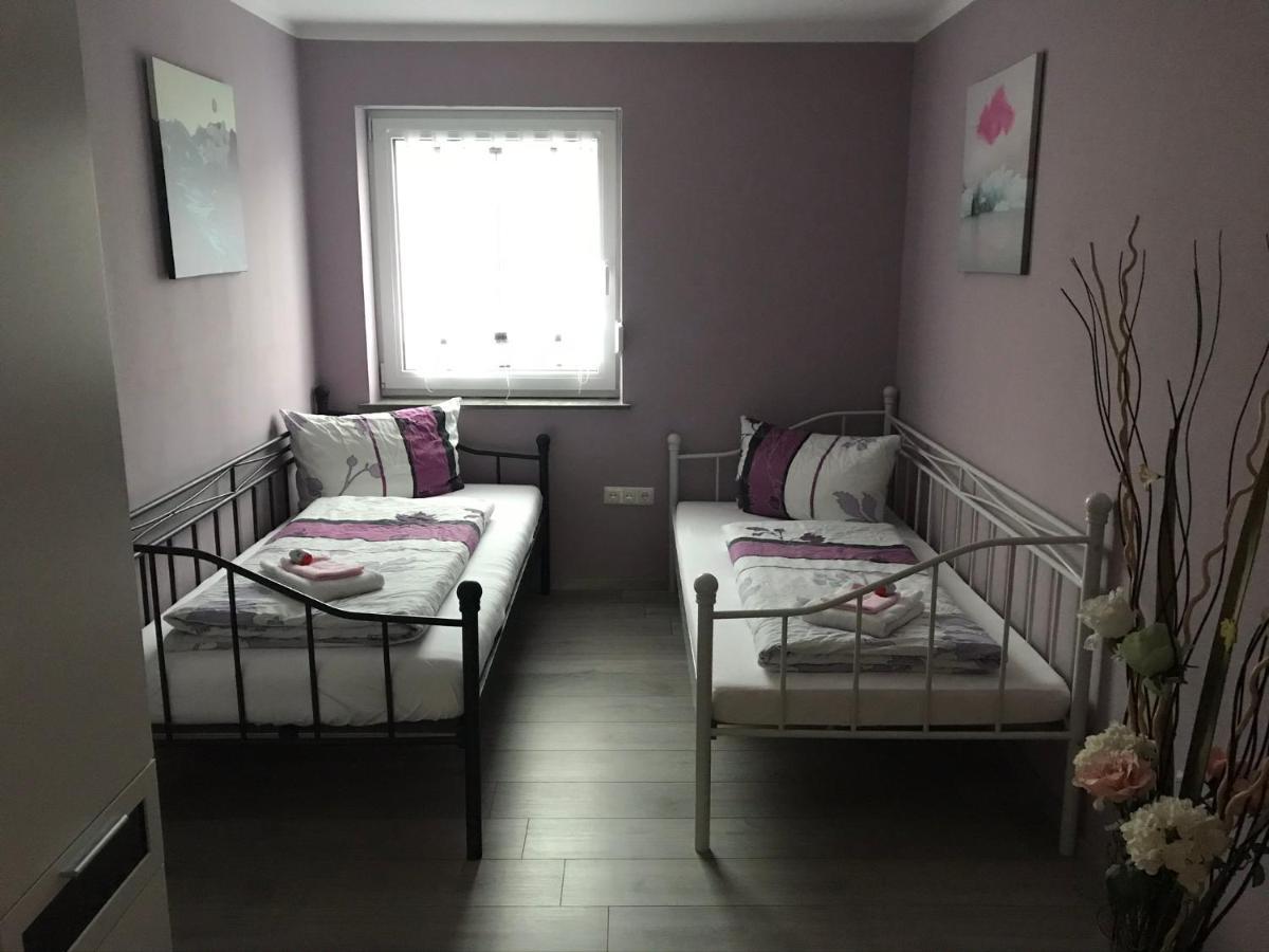 Gemutliche 3-Zimmer Wohnung Saal an der Donau Bagian luar foto
