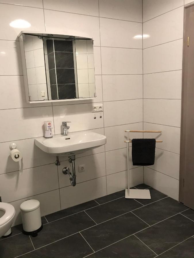 Gemutliche 3-Zimmer Wohnung Saal an der Donau Bagian luar foto